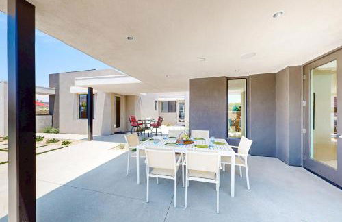 Stunning Modern Home with Mountain Views and Private Pool, Spa and Grill Dog ok - Foto 31