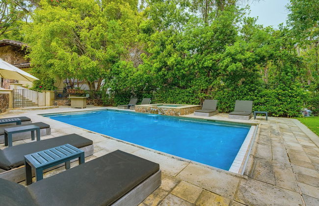 Carolwood - Modern Tuscan Villa With Rolling Lawns and Loggia in Holmby Hills - Photo 59