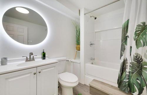 Stunning Poconos Villa- Hot Tub, Pool, Game Room, BBQ & more - Foto 30