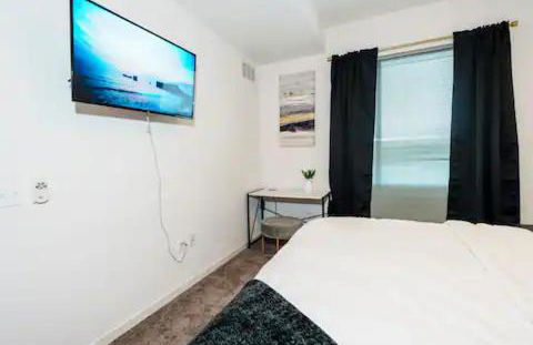 High-Rise Apartment with Panoramic Skyline Views - Foto 8