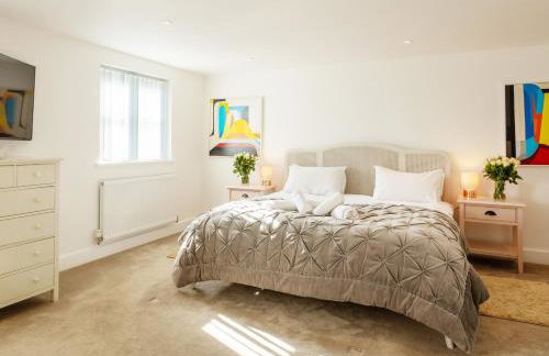 Luxe Detached 3 Bed Luxe House on Exclusive Private Estate Close to Coast Free Hot Tub Sleeps 6 Private Parking for 2 Cars - Photo 17