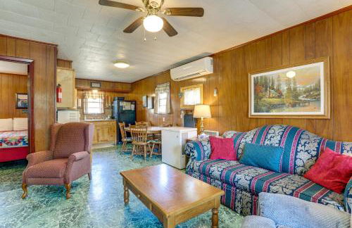 Walk to Greers Ferry Lake! Home with Dock Access - Foto 6