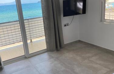 Seafront Apartment Nea Peramos - Photo 8