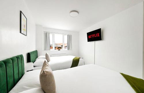 Swan's Place - Large 4bed home, Sleeps 9, Parking x2 & Games room - Foto 8