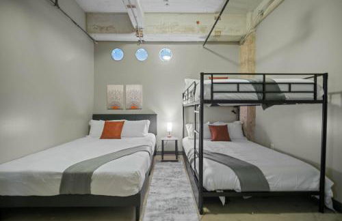 Stunning Downtown Apartment with Pool, Laundry, Parking - Foto 2