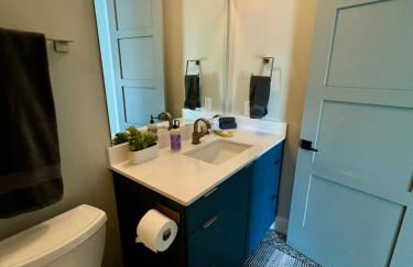 Upscale Modern Hill Country Home! Has it ALL! - Foto 44