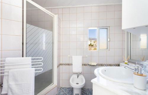 Oasis Tenerife Rentals con Piscina climatizada, Cocina exterior y Barbacoa - Foto 6