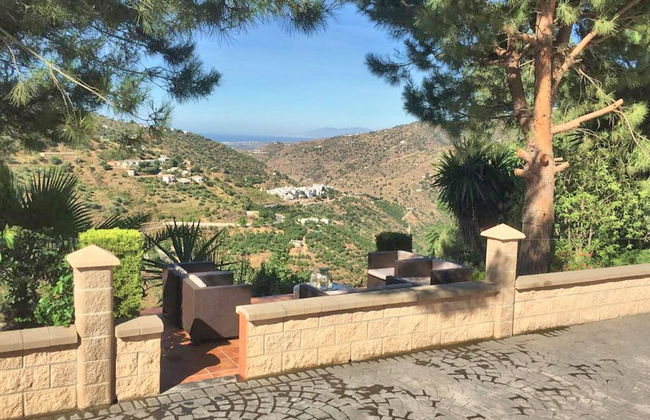 Independent Villa With Private Pool on an Estate in Sayalonga Costa del Sol - Photo 24