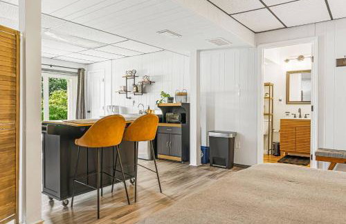 Romantic Garden Studio - 1BR - Indoor Fireplace - Foto 10