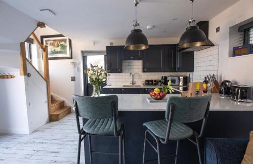 THE ANNEXE AT UPPER BEACH HOUSE - Photo 12