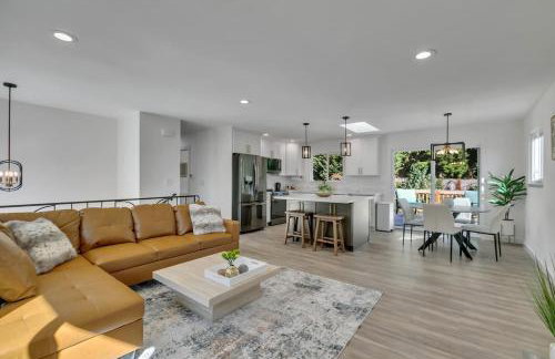 Stylish Bellevue Retreat - Photo 1