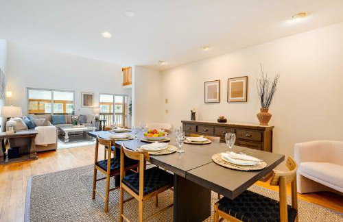 Lake George Oasis with 9 Acres, Hot Tub and Game Room! - Foto 7