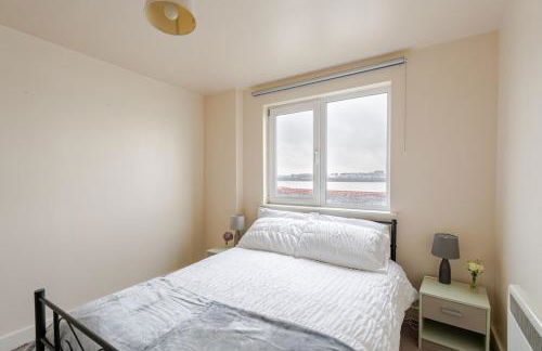 Amazing River view 2 bedroom apartment, sleeps 6, balcony and parking - Foto 20