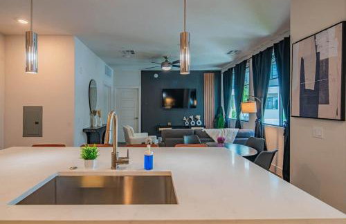 Modern 1BR Kierland Commons, TPC Golf, Pool, Gym, W-D - Foto 17