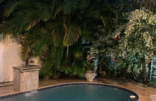 Praia das Cigarras São Sebastião a 50 metros da praia - Wi-Fi - 500 Mega - Foto 11