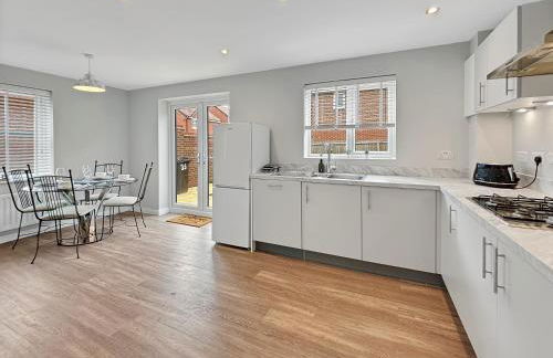 Amaya Seven - Luxury 3 bedroom detached house with garden & driveway - Sleeps 7 - Bottesford, Leicestershire - Foto 23