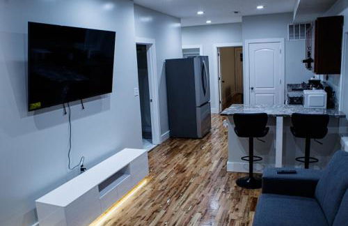 Modern 3BR Walk to Subway 2 Min to LOGAN Airport - Foto 1