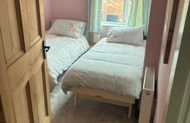 Charming 3-Bed Home in Quaint Lincolnshire Village - Photo 6