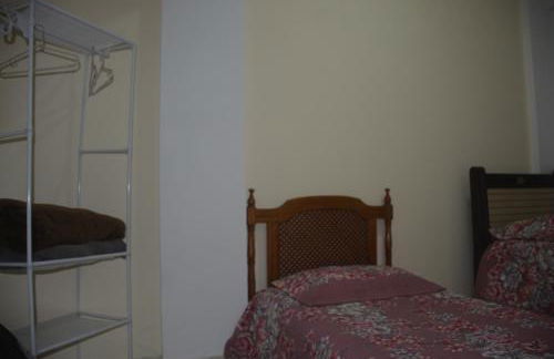 Dois quartos Cozinha completa Wi Fi Self check in com senha Central e perto de tudo a 4,4Km da Rodoviária e 15,4 km do Aeroporto Apartamentos 102 e 302 - Foto 20