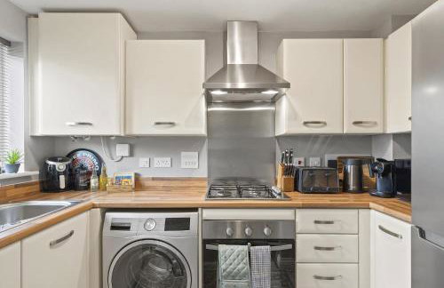 Stylish Home with Private Parking & Garden - Foto 15