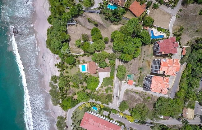 Elegant Oceanview Condo with Spacious Open-Concept Floor Plan and Inviting Beach Design - Foto 31