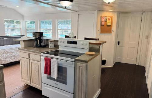 Downtown Whitestown with King Suite and Pool - Foto 14