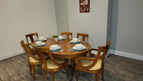 Cheadle village - Photo 3