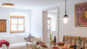 Gehobenes Ambiente in historischer Wohnung - Foto 4