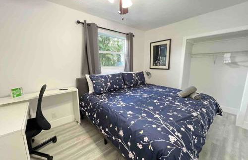 Royal Luxe Pool Home near Ft Laud airport and each - Photo 55