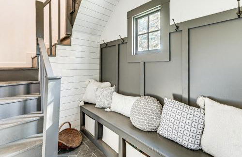 Main Street Elkin Retreat Home with Backyard Oasis - Foto 24