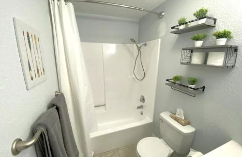 B Lakefront! Remodeled, Boat Slip, Patio Views, Pool, Boat Ramp, WIFI - Foto 23