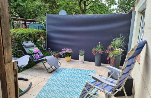 Ferienwohnung mit Wintergarten, Terrasse und Parkplatz - Foto 1