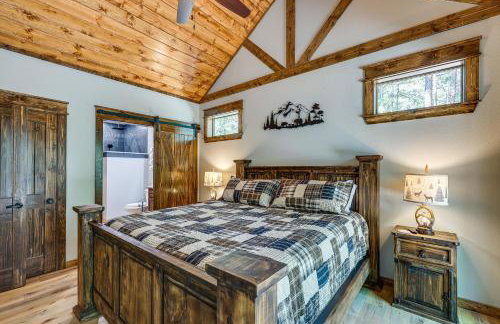 Big Cedar Vacation Rental with Deck and Hot Tub! - Foto 10