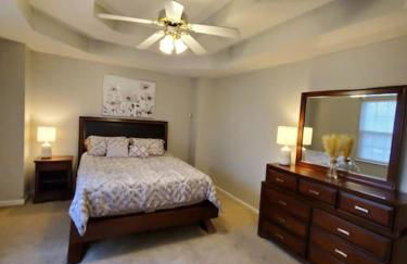 Lovely 5 Bedrooms, 3 Full Baths Home Near Parks! - Foto 22