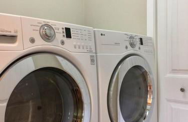 3BR Nihilani Condo with AC, Pool & Close to Shops 8C - Foto 17