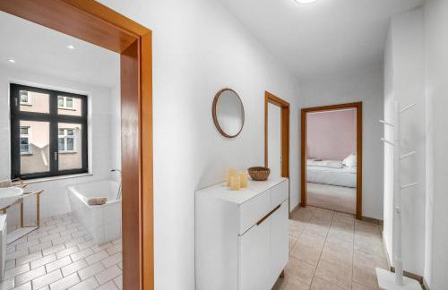 LeHaStays - Apartment Buckau 14 I Küche I WLAN I SmartTV I Innenhof - Photo 7