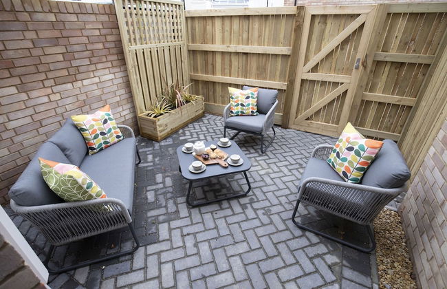 Elliot Oliver - Exquisite 2 Bedroom Apartment With Garden, Parking & EV Charger - Photo 14