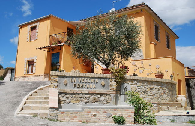 Agriturismo La Vecchia Fontana - Photo 1