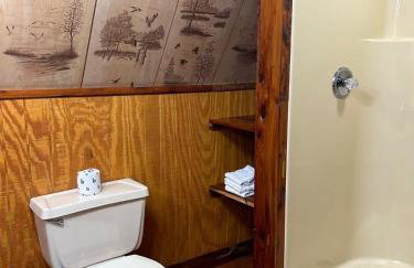 A-Frame Cabin #5 with Hot Tub on Patoka Lake in Southern Indiana - Foto 13