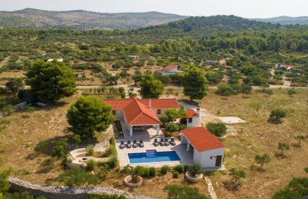 Luxury Villa Nature with heated private pool, sauna & fire pit, a short walk to the beach - Photo 17