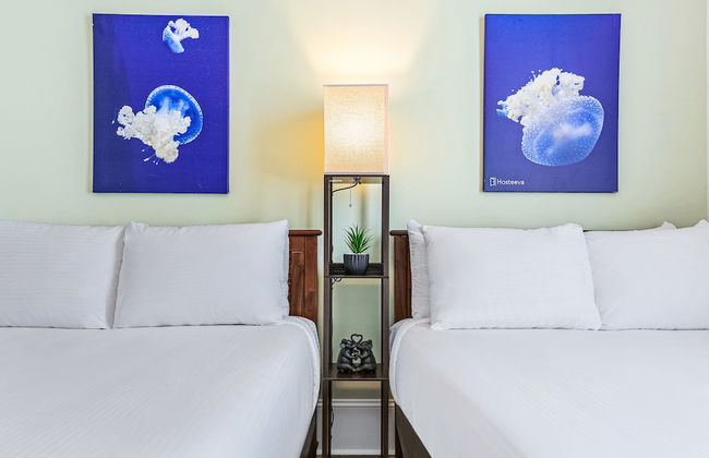 Spacious 5BR Urban Retreat with Balcony & Pool - Foto 7