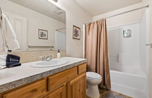 Charming Private Twnhome w/ Large Fenced Yard (58) - Foto 12