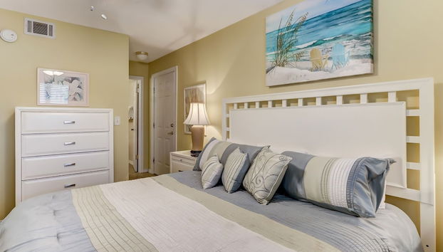 Seashore Condo with Balcony Overlooking the beach and the Atlantic by RedAwning - Foto 2, Habitación