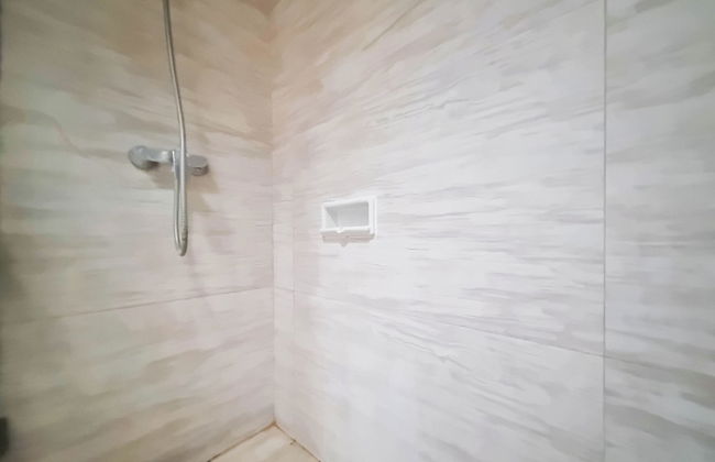 Cozy And Warm Studio Room At Uttara The Icon Apartment - Photo 11