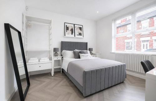 The Manchester Haven Sleeps 10 Near City Centre Breakfast hamper included - Photo 27