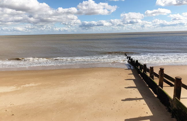 3-bed Caravan in Walton on the Naze - Photo 27