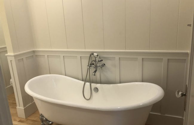 Gorgeous Renovated 1937 Plantation Style Beach House 50 Steps To The Center Of The Beach 5 Bedroom Home by RedAwning - Foto 32