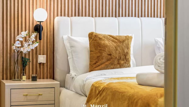 2BR Near Downtown w Balcony Pool Canal Views - Foto 2, Habitación