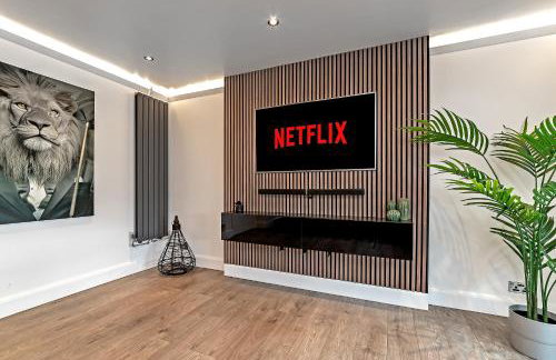 Contractors Dream~POOL TABLE~Close to Luton Airport~Three Double Bedrooms - Foto 2