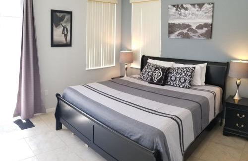 8 miles to Disney, 20 miles Universal, private pool, pool table, washer, dryer, cable, wifi, roku - Foto 13